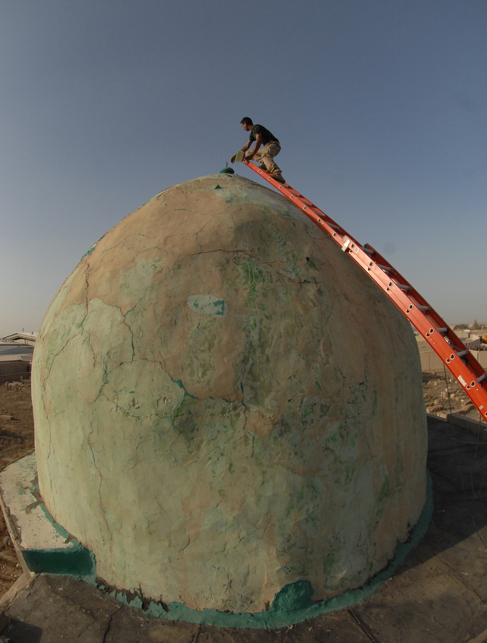 American, Iraqi Airmen Partner to Restore Sultan Saqi shrine