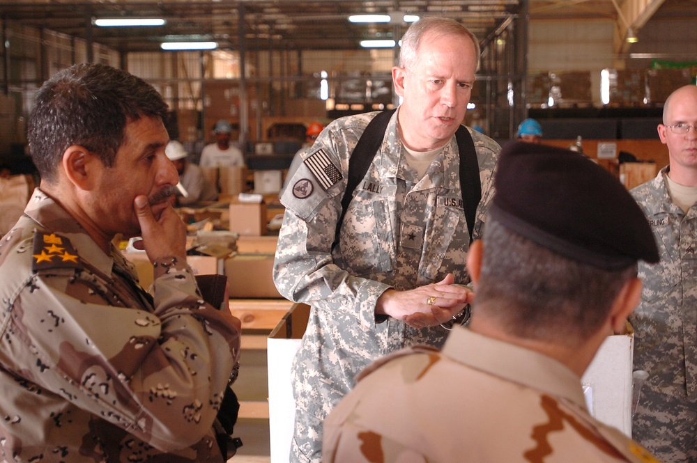 Iraqi army director of electrical and mechanical engineering visits 3rd ESC