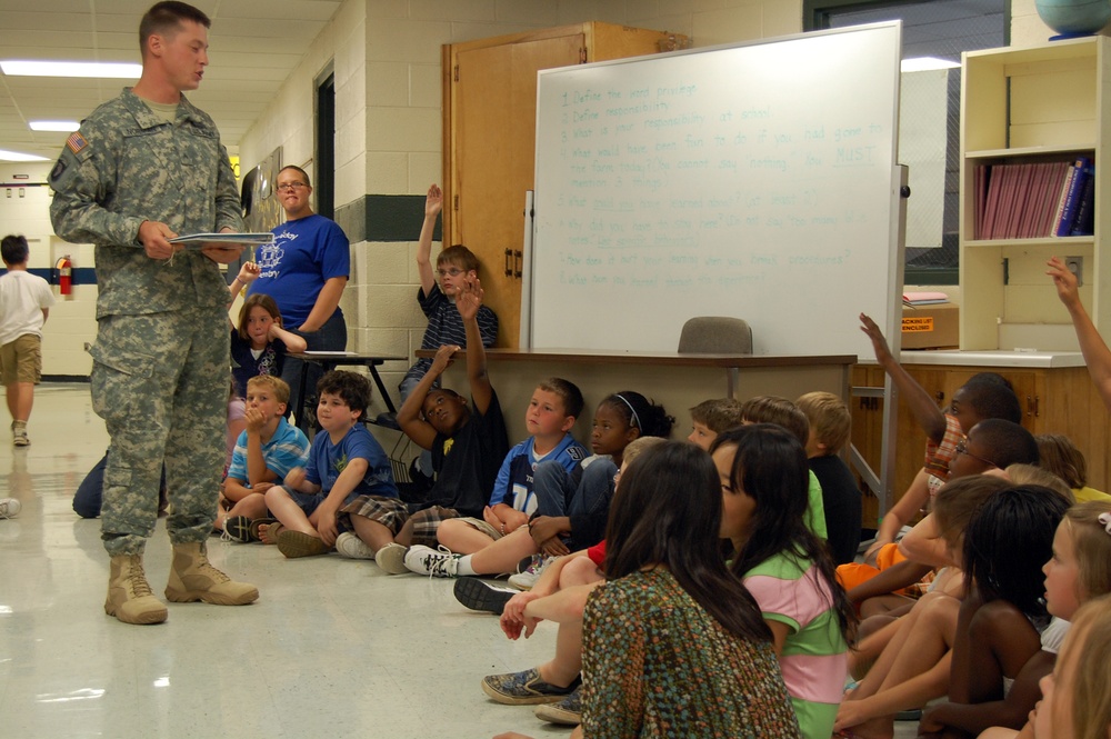 Holiday Elementary School displays appreciation for Bastogne Soldiers