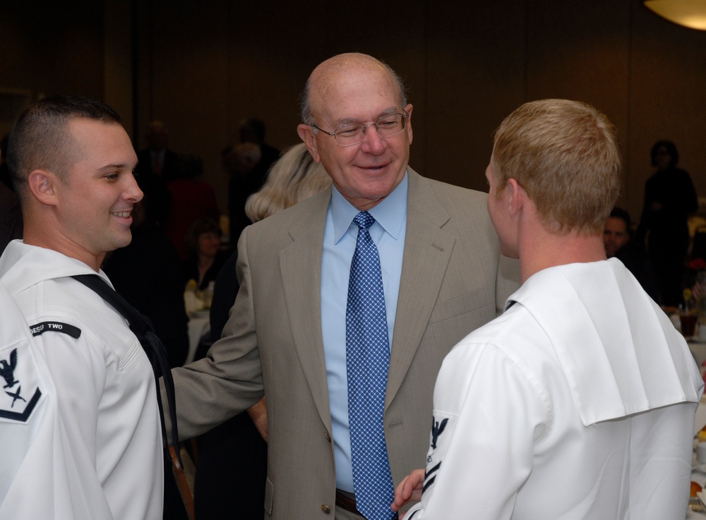 Former Chief of Naval Operations gives leadership lecture