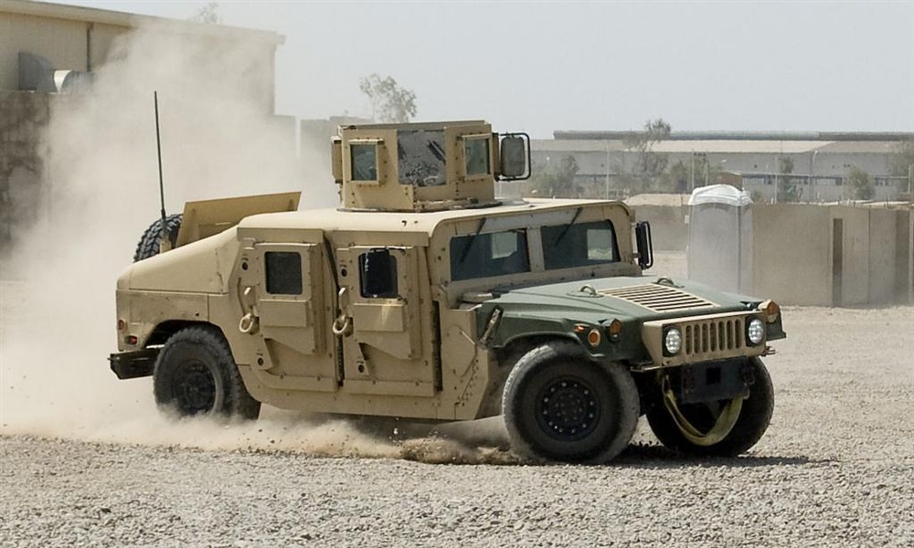 602nd Maintenance Company Soldiers Repair Humvees for Transfer to Iraqi Security Forces