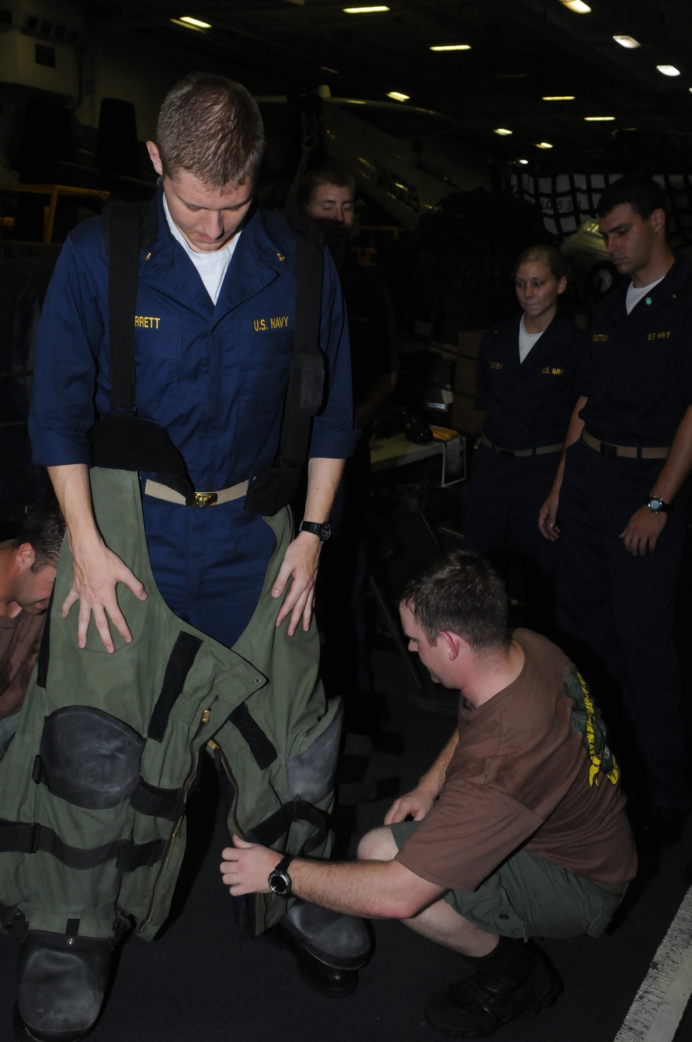 Sailors, midshipmen experience gear, weapons