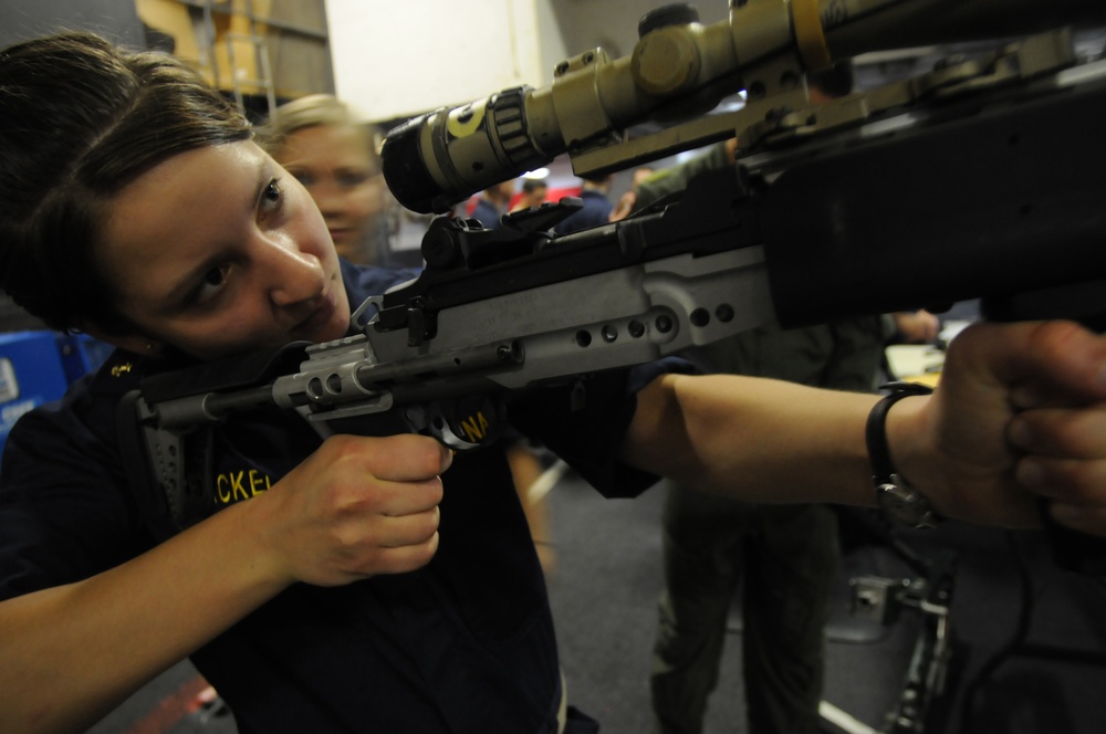 Sailors, midshipmen experience gear, weapons