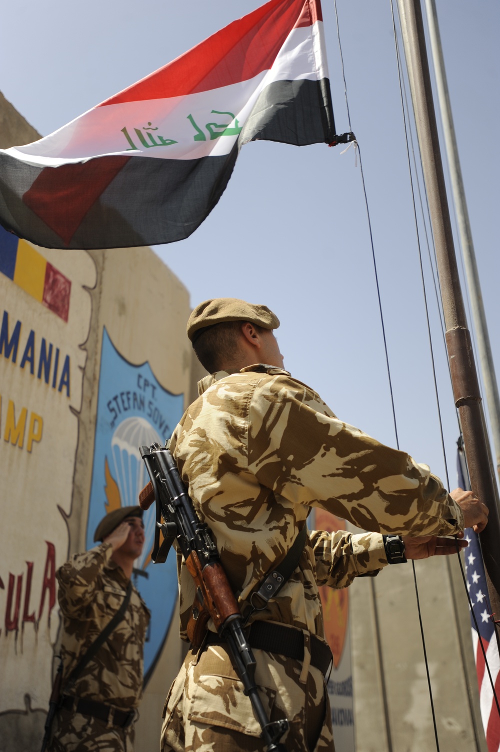 Romanian soldiers celebrate completion of mission in Iraq