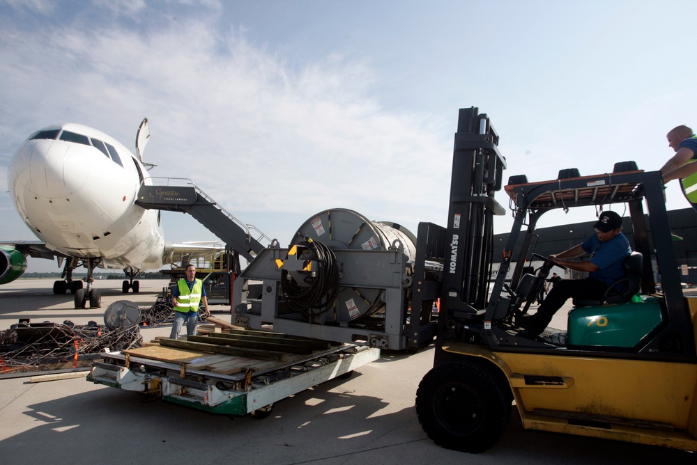 U.S. Navy gear on the way to help with Air France flight recorder search
