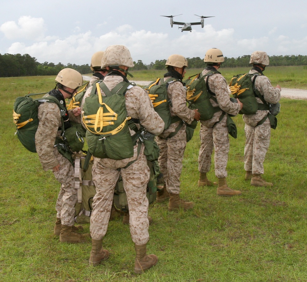 2nd Recon Conducts Parachute Training