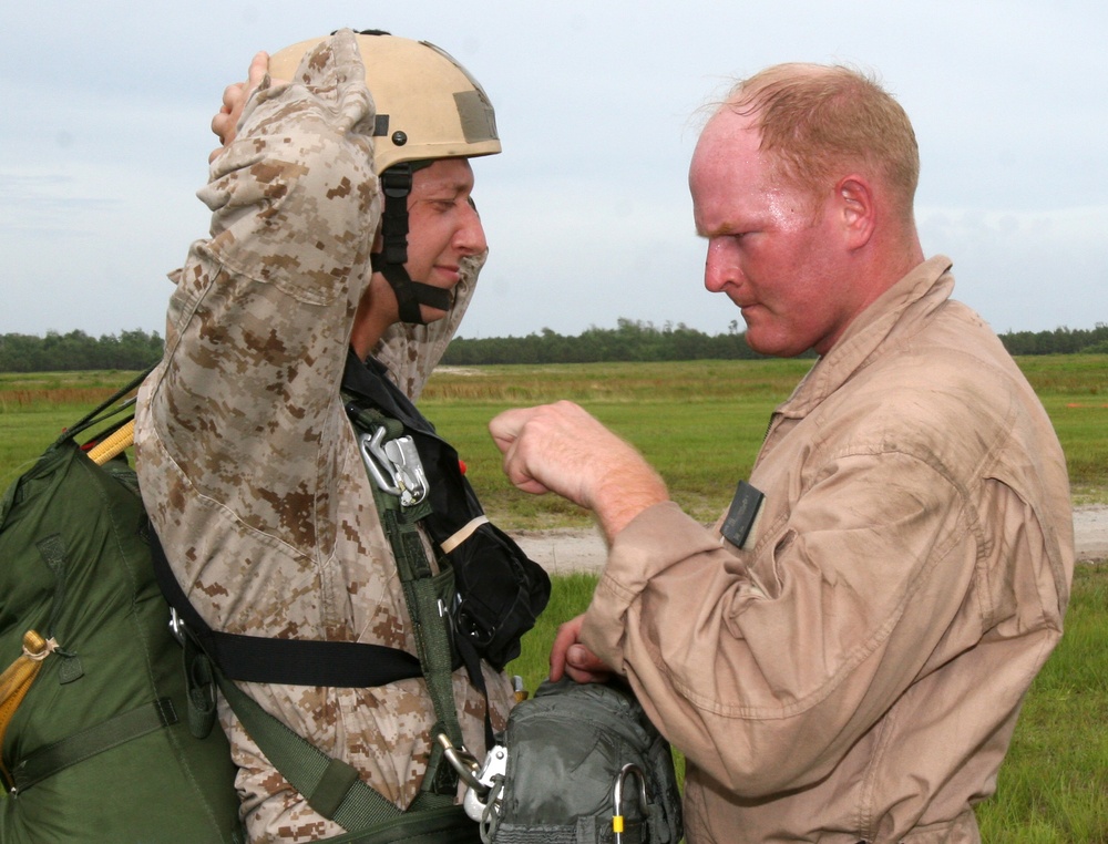 2nd Recon Conducts Parachute Training