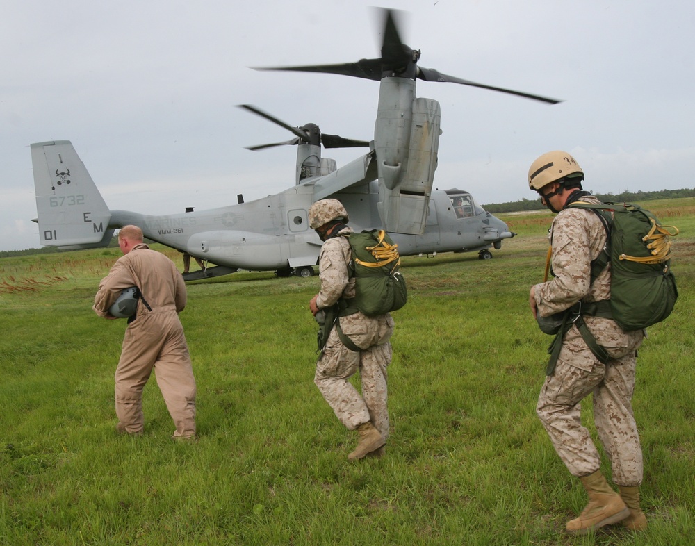 2nd Recon Conducts Parachute Training