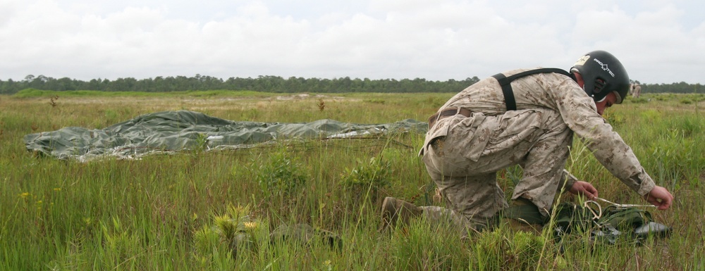 2nd Recon Conducts Parachute Training