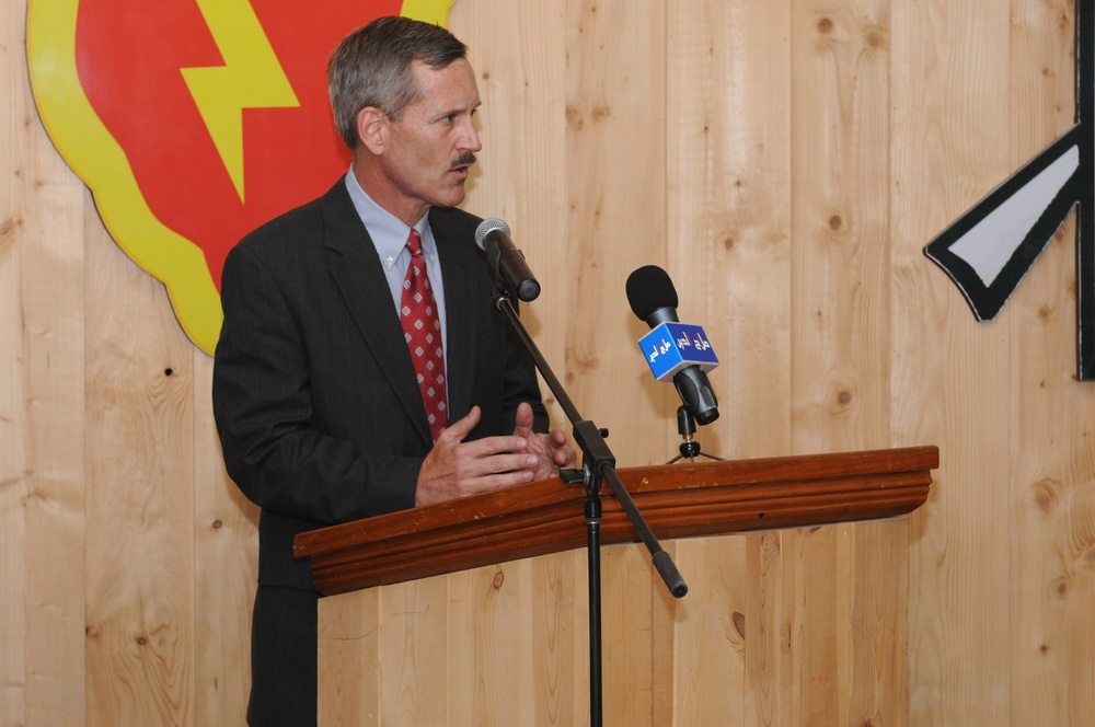 Soldiers, Iraqis hold fairwell for reconstruction team leader