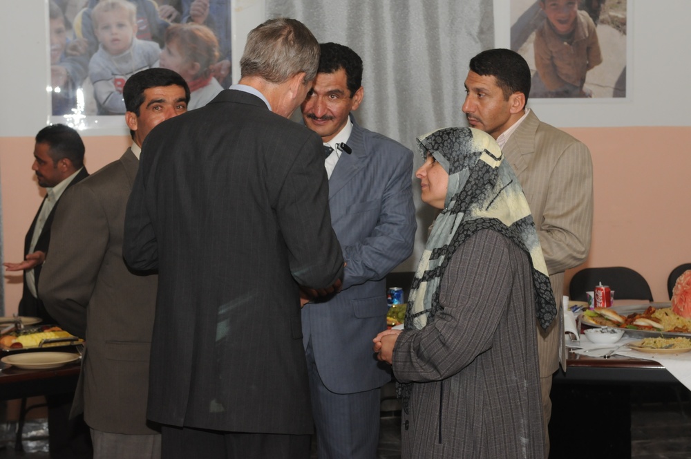 Soldiers, Iraqis hold fairwell for reconstruction team leader