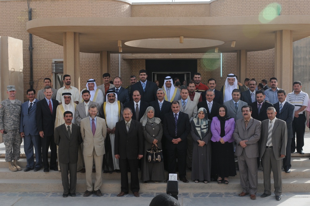 Soldiers, Iraqis hold fairwell for reconstruction team leader