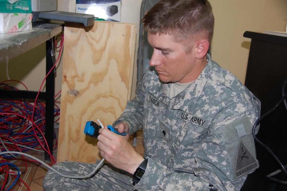 Goshen, Ind., native performs computer maintenance in Iraq