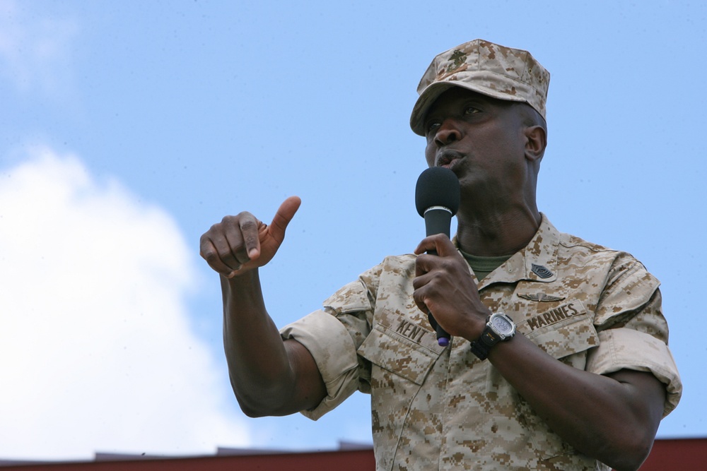 Corps' Top Leadership Visit Marines, Discuss Iraq, Afghanistan