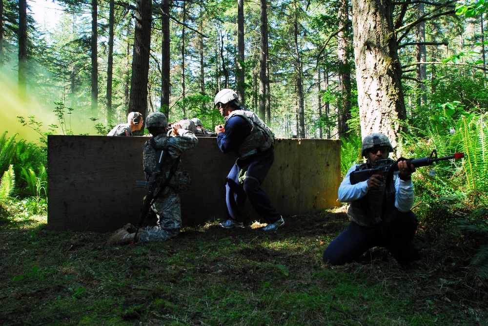 Seahawks Visit Fort Lewis