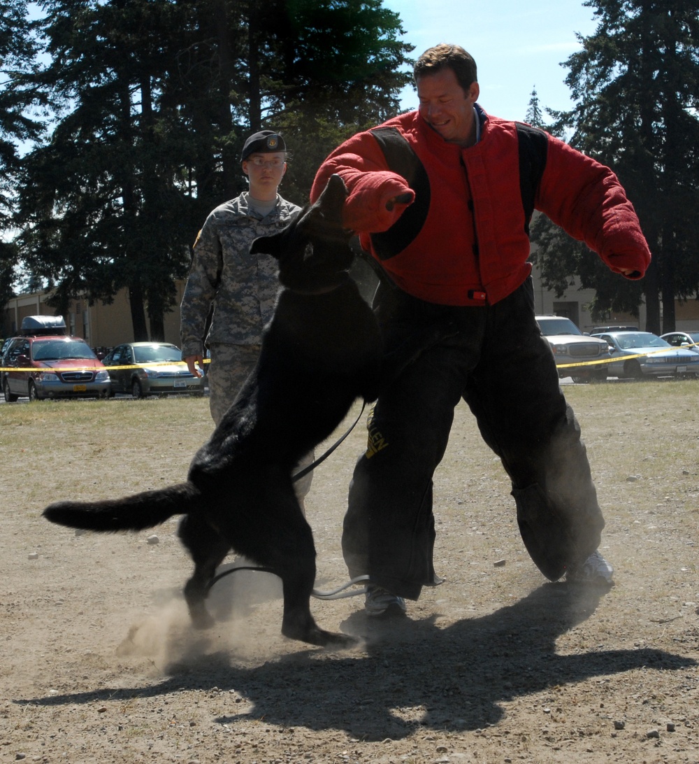 Seahawks Visit Fort Lewis