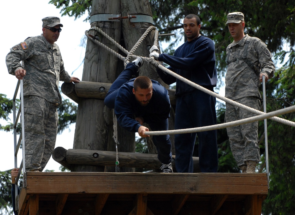 DVIDS - News - Fort Lewis hosts team-building day with Seahawks