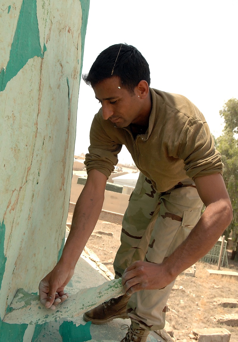 American, Iraqi Airmen Partner to Restore Sultan Saqi Shrine