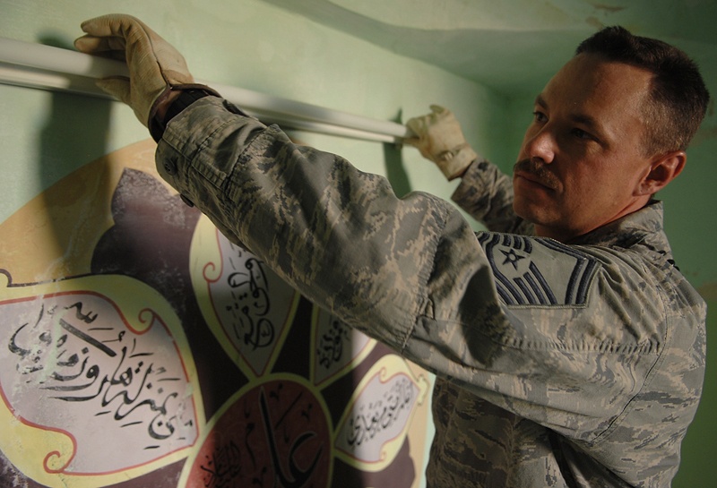 American, Iraqi Airmen Partner to Restore Sultan Saqi Shrine