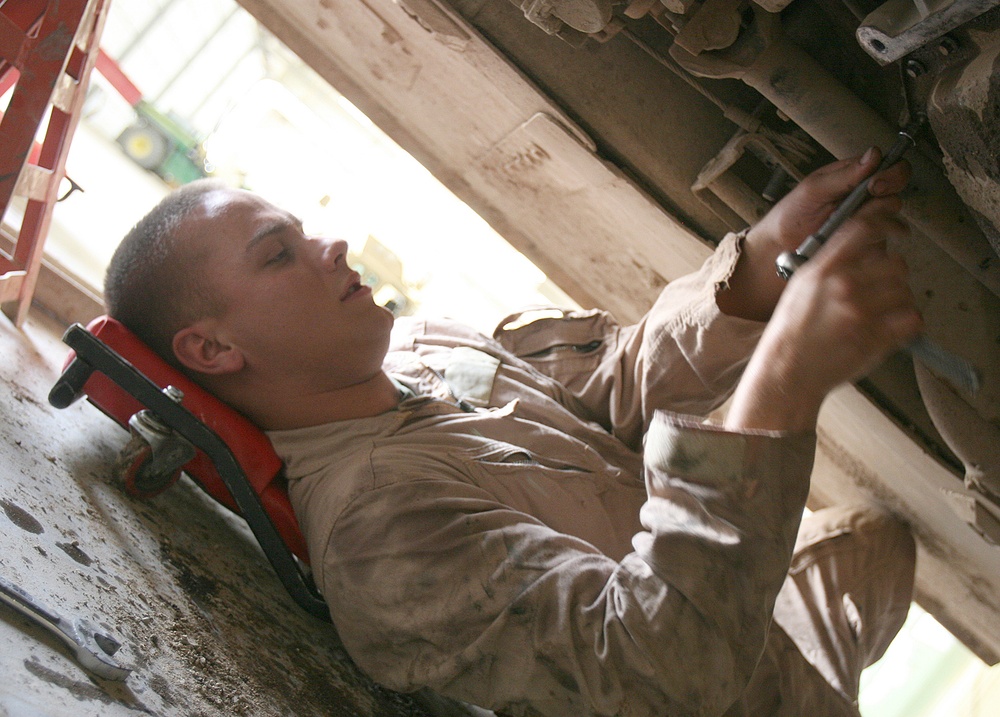 Task Force MP mechanics keep their vehicle rolling in Iraq