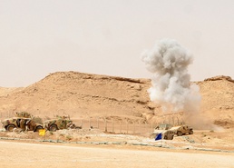 Iraqi commandos show off their combat skills for Multi-National Force - West commanding general