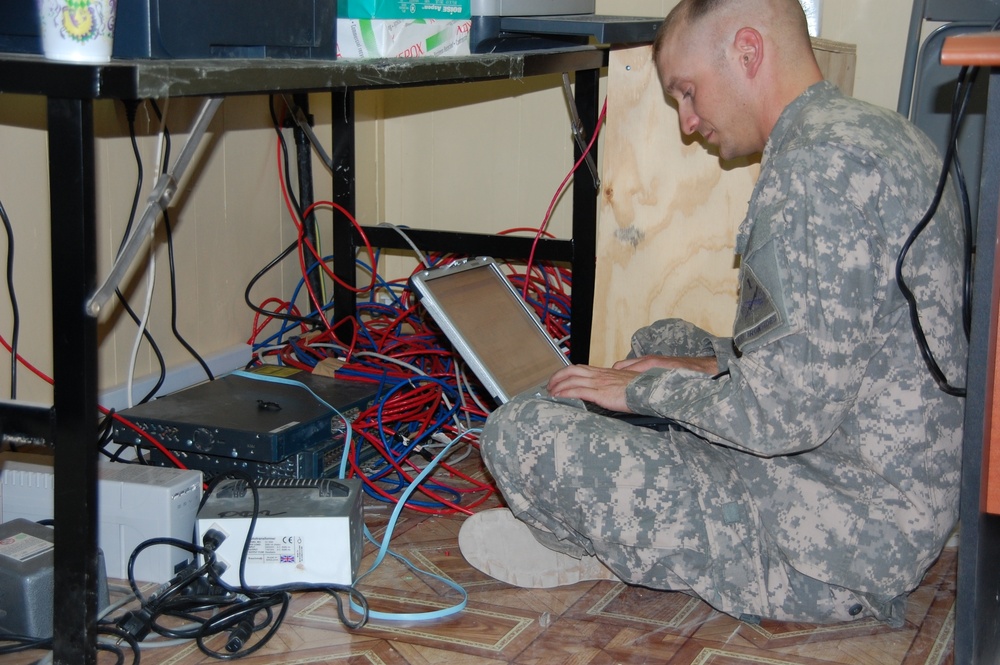 Spanaway, Wash., native repairs computer networks in Iraq