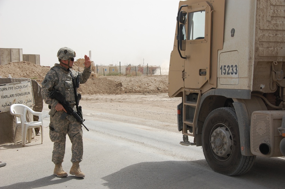 Soldiers Pull Security