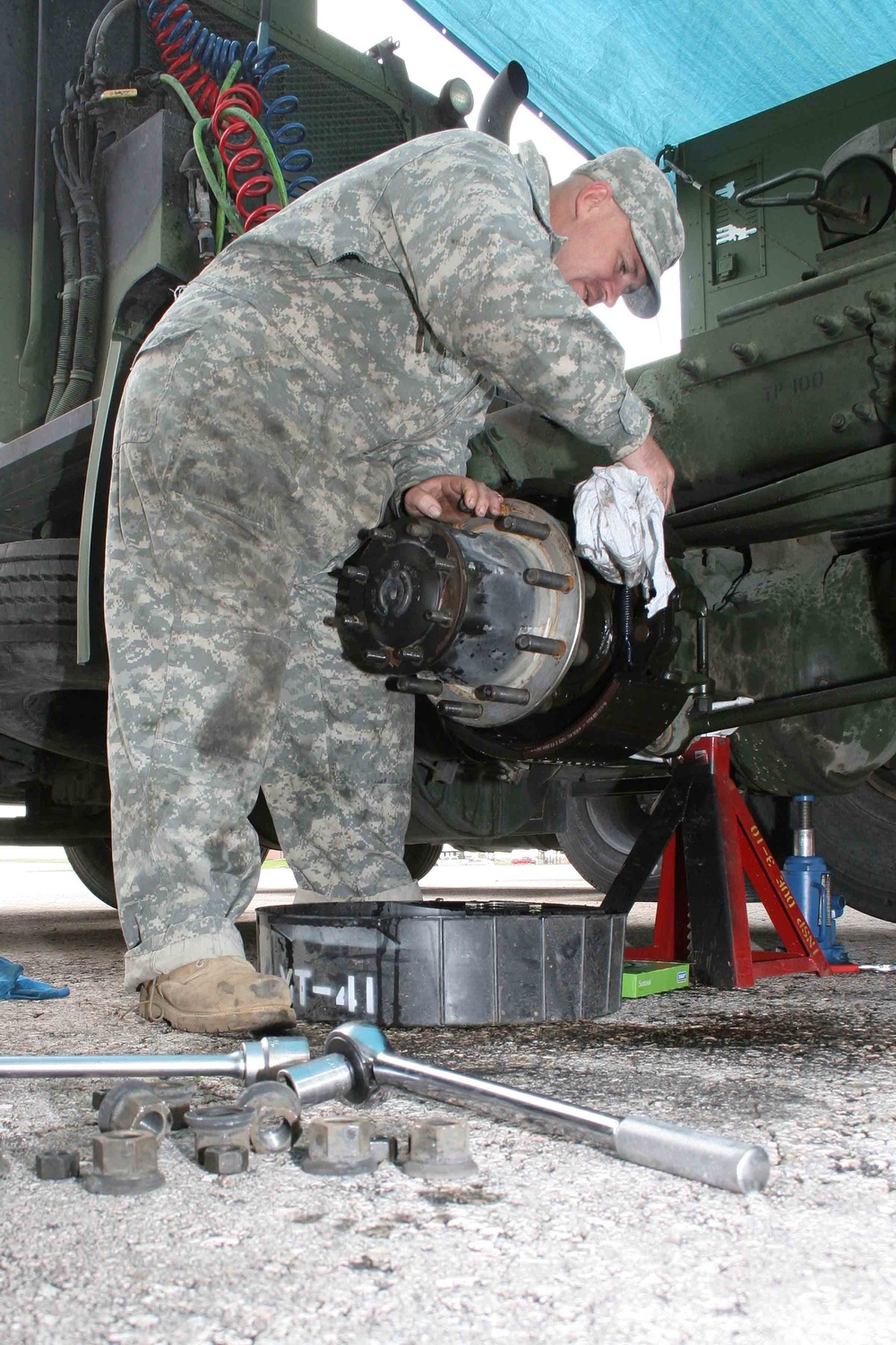 Nevada's 593rd transportation company fuels Golden Coyote participants