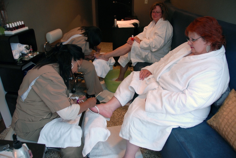 Discovering Their Inner Diva- Wives and Mothers of Fallen Illinois Guard Soldiers Enjoy a Day of Pampering