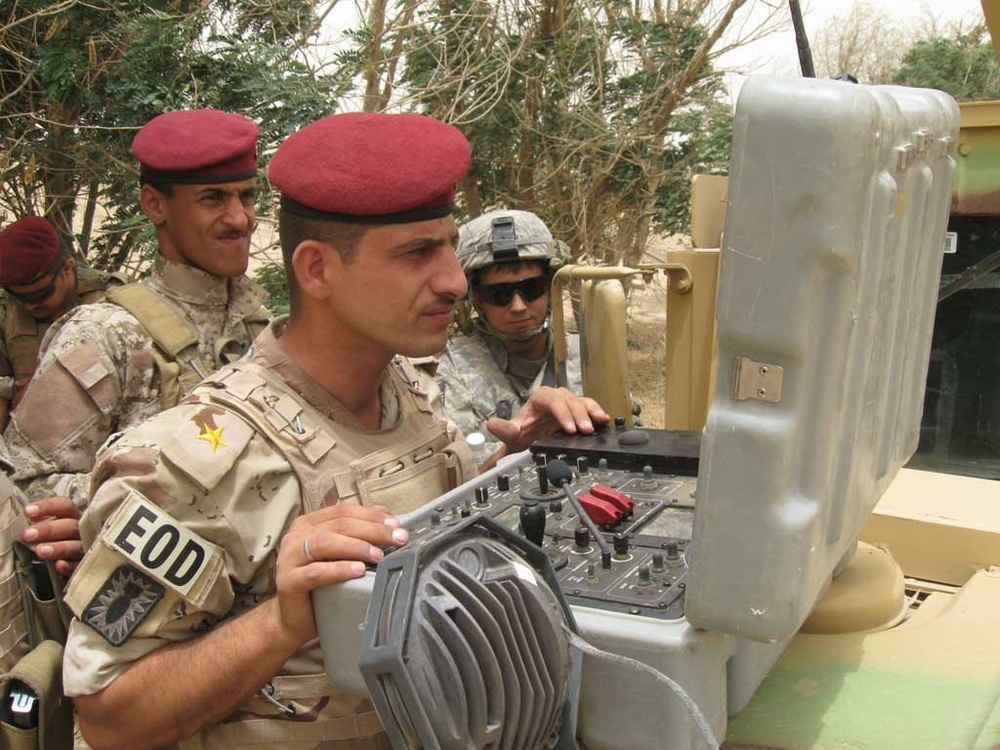 Joint explosives ordnance detachment training at Baghdad Island