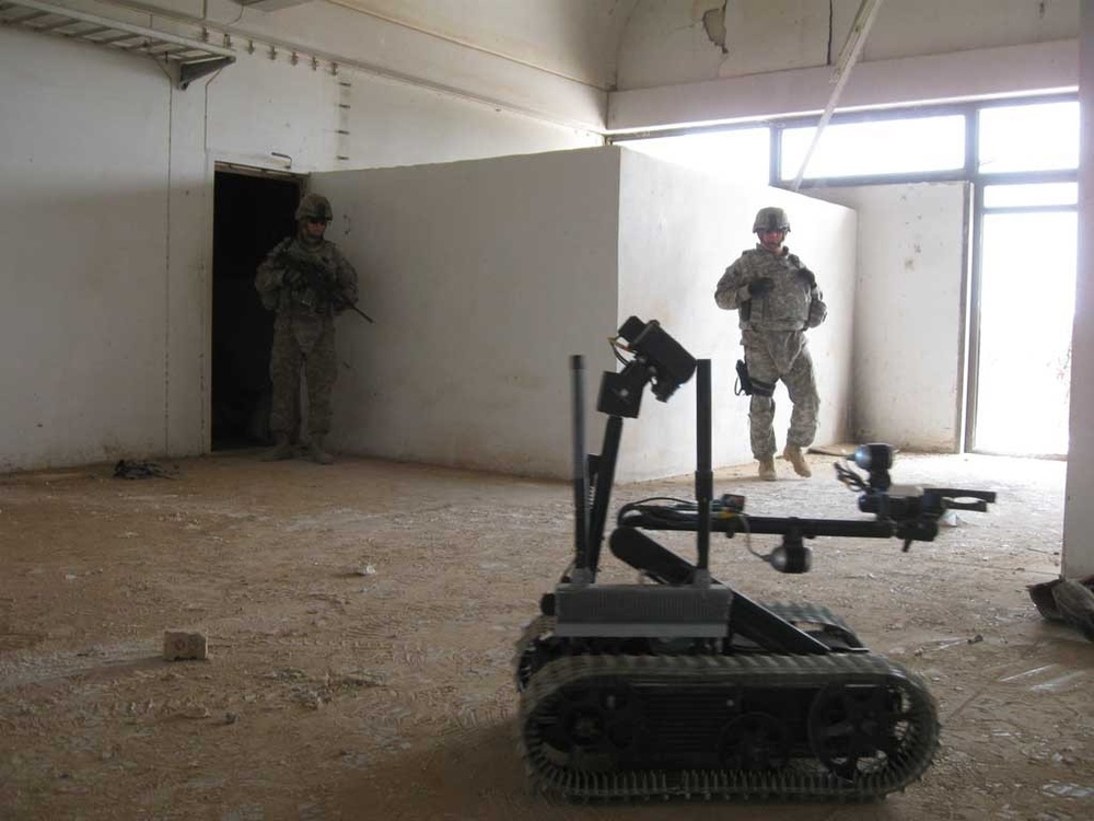 Joint explosives ordnance detachment training at Baghdad Island