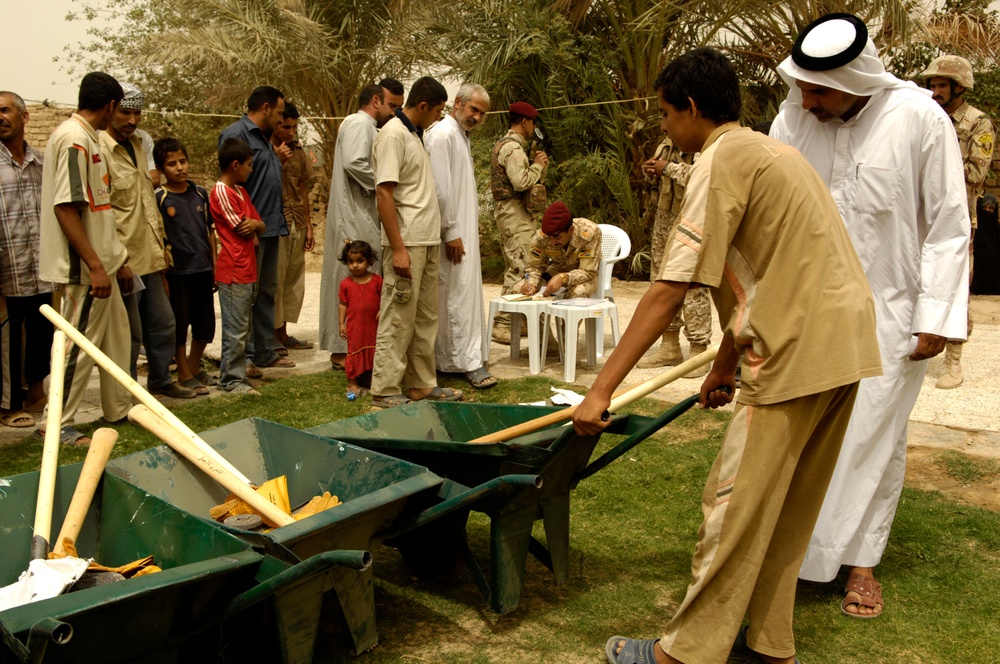 Humanitarian Assistance in Bey'a, Iraq