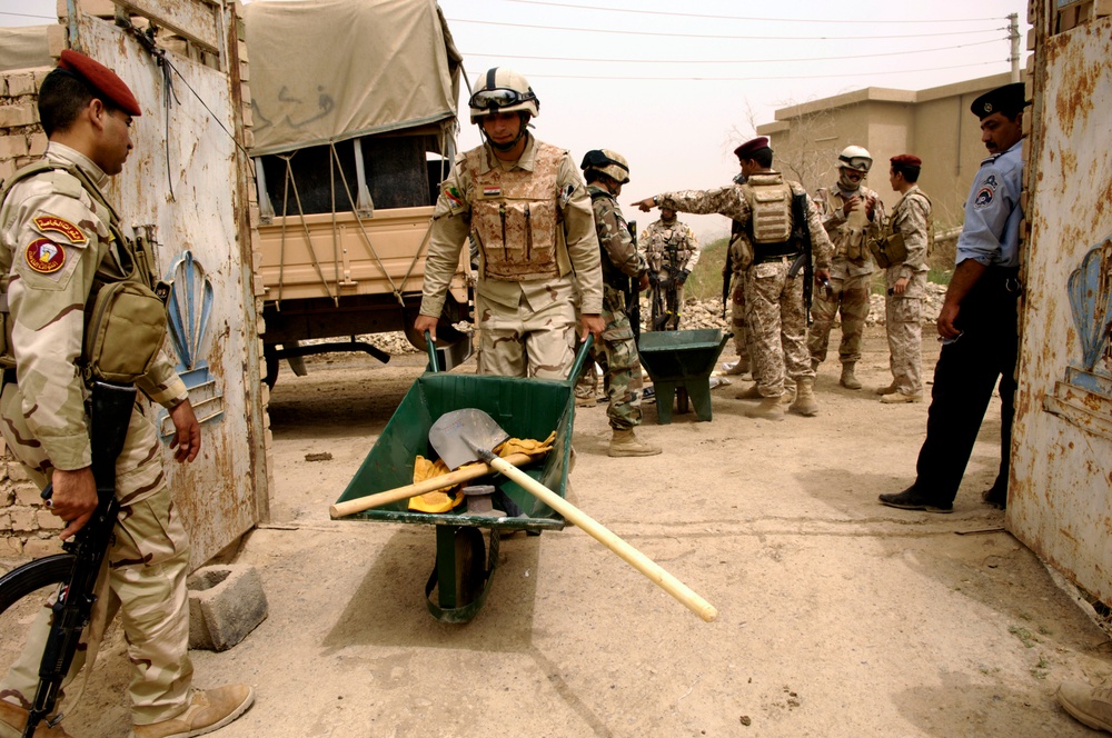 Humanitarian Assistance in Bey'a, Iraq