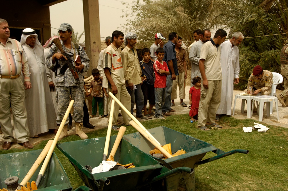 Humanitarian Assistance in Bey'a, Iraq
