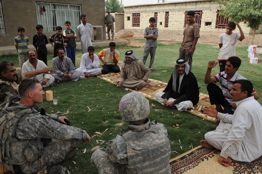 Iraqi soldiers patrol neighborhood east of Baghdad, Iraq