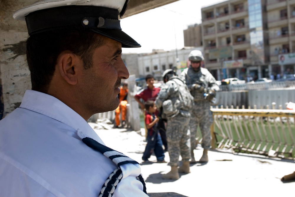 U.S. troops make effort to clean up Al Ashar canal