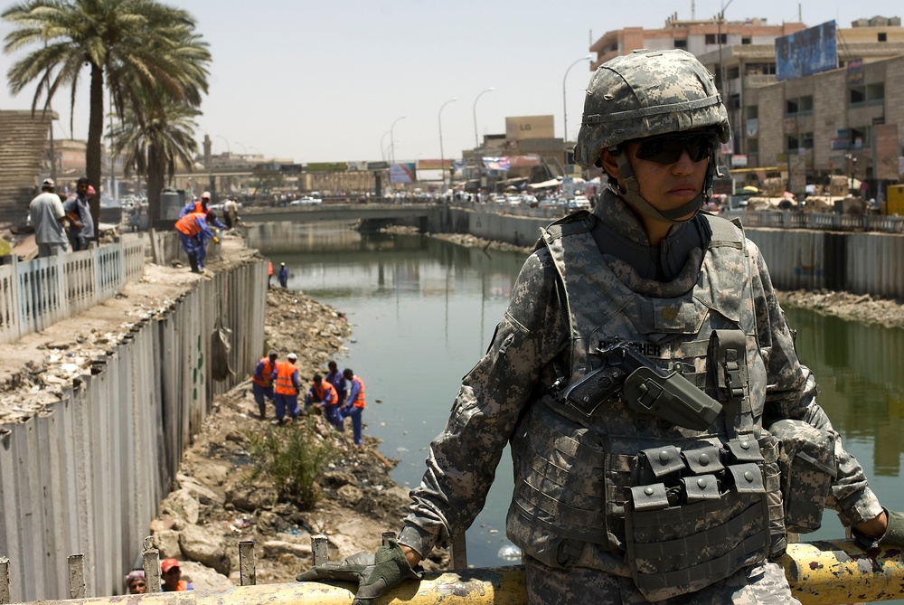 U.S. troops make effort to clean up Al Ashar canal