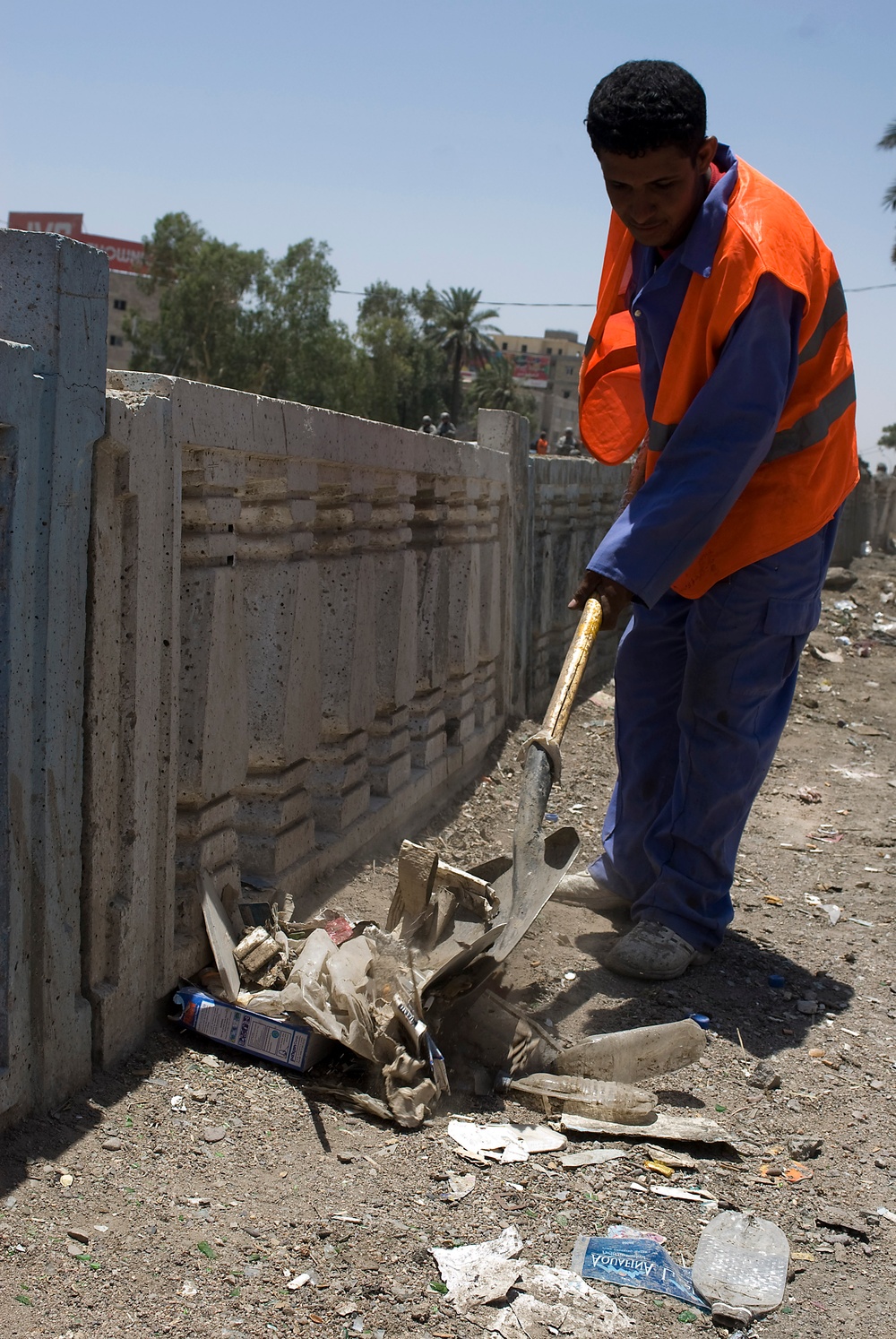 U.S. troops make effort to clean up Al Ashar canal