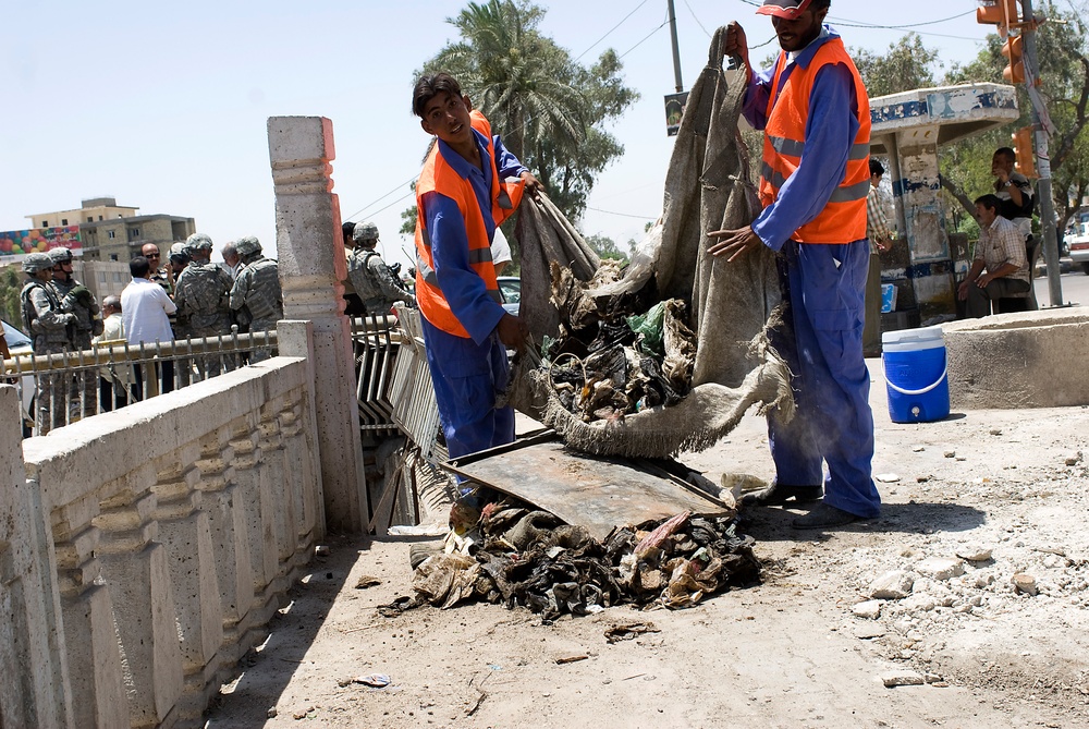 U.S. troops make effort to clean up Al Ashar canal