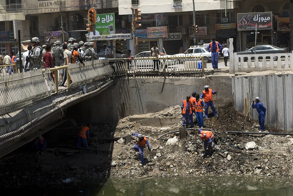 U.S. troops make effort to clean up Al Ashar canal