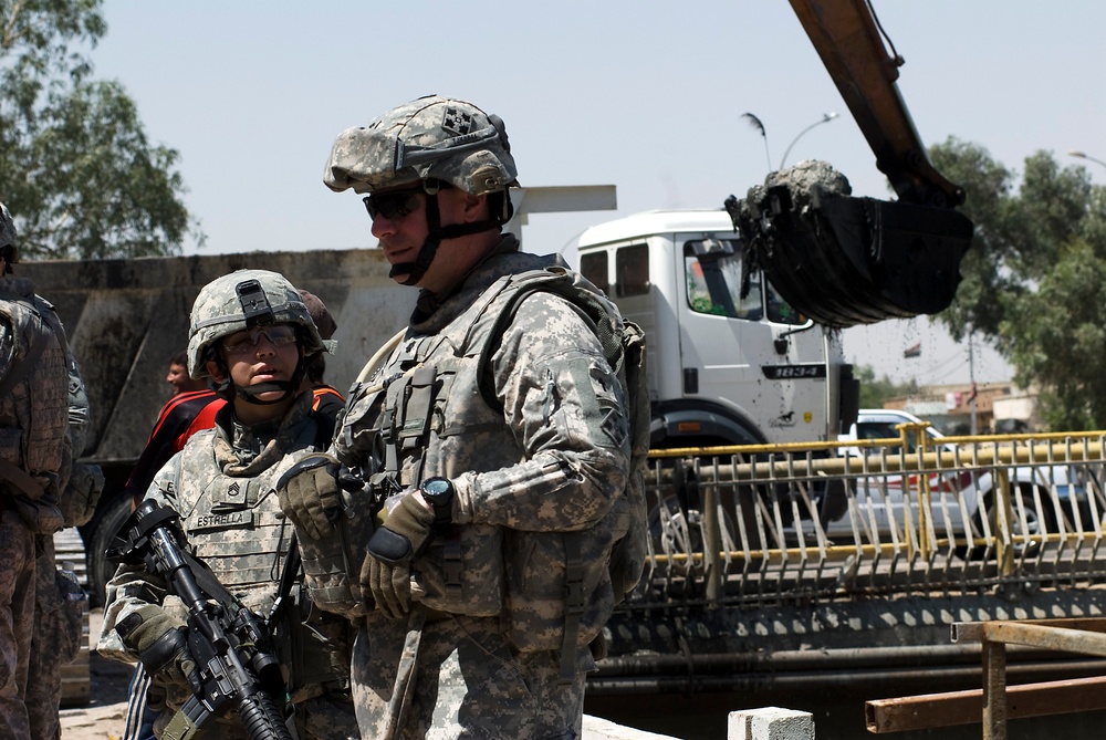 U.S. Troops Make Effort to Clean Up Al Ashar Canal