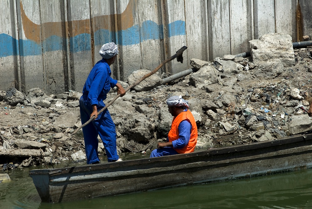 U.S. troops make effort to clean up Al Ashar canal