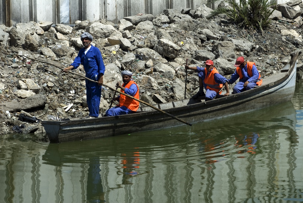 U.S. troops make effort to clean up Al Ashar canal