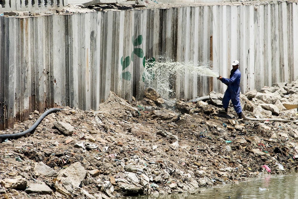 U.S. troops make effort to clean up Al Ashar canal