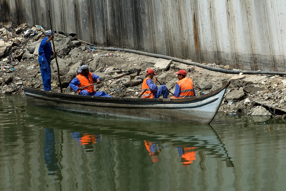 U.S. troops make effort to clean up Al Ashar canal