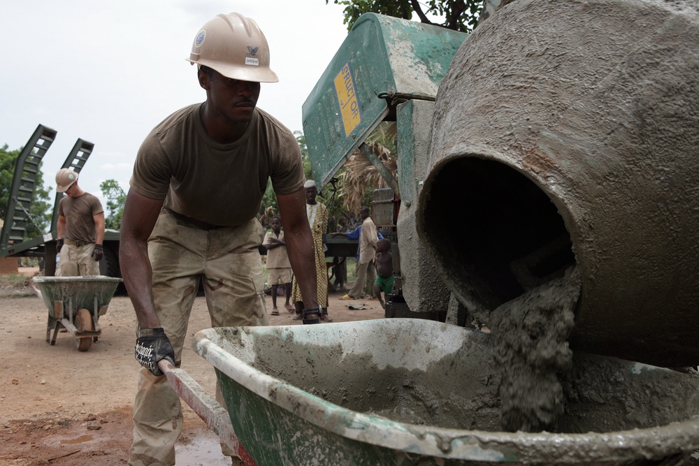 U.S., Benin Match Weapon Skills During SA-09