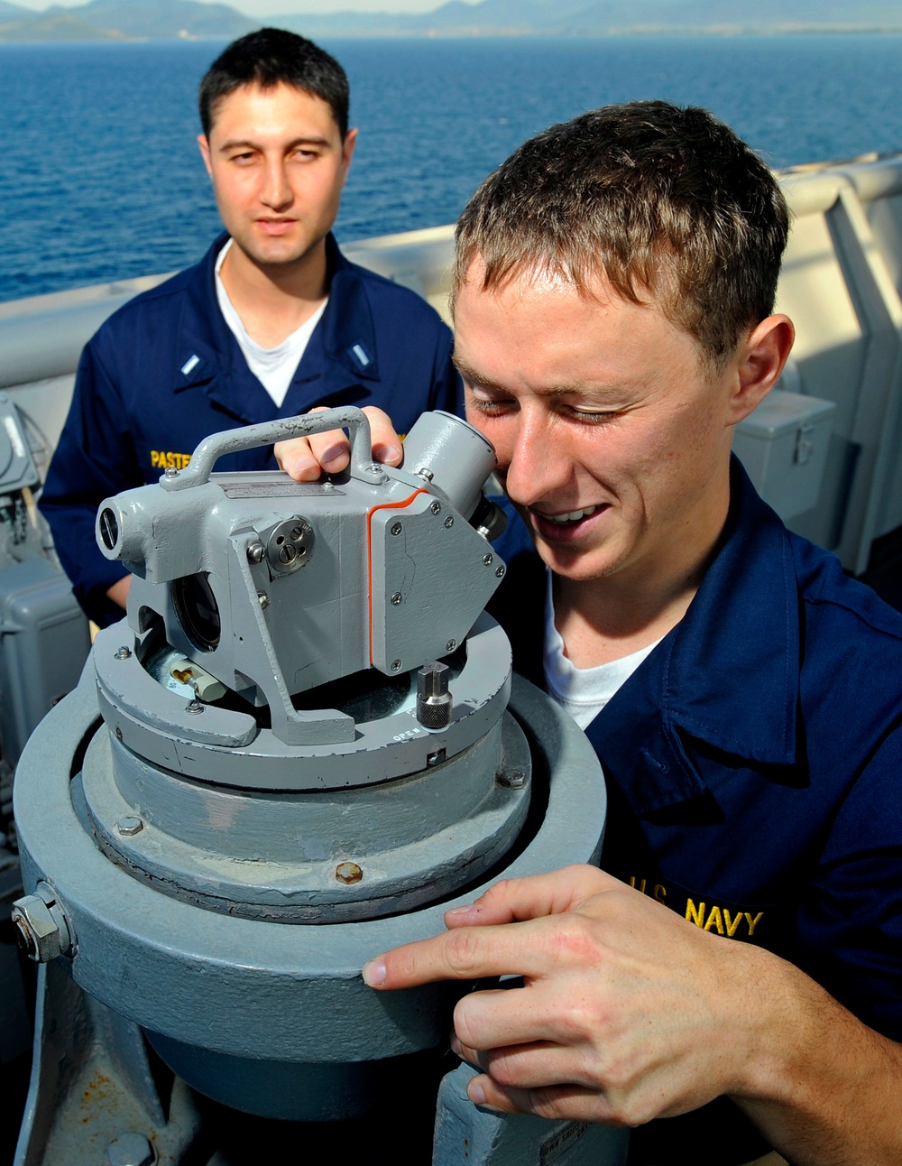 Midhsipman learns navigation skills