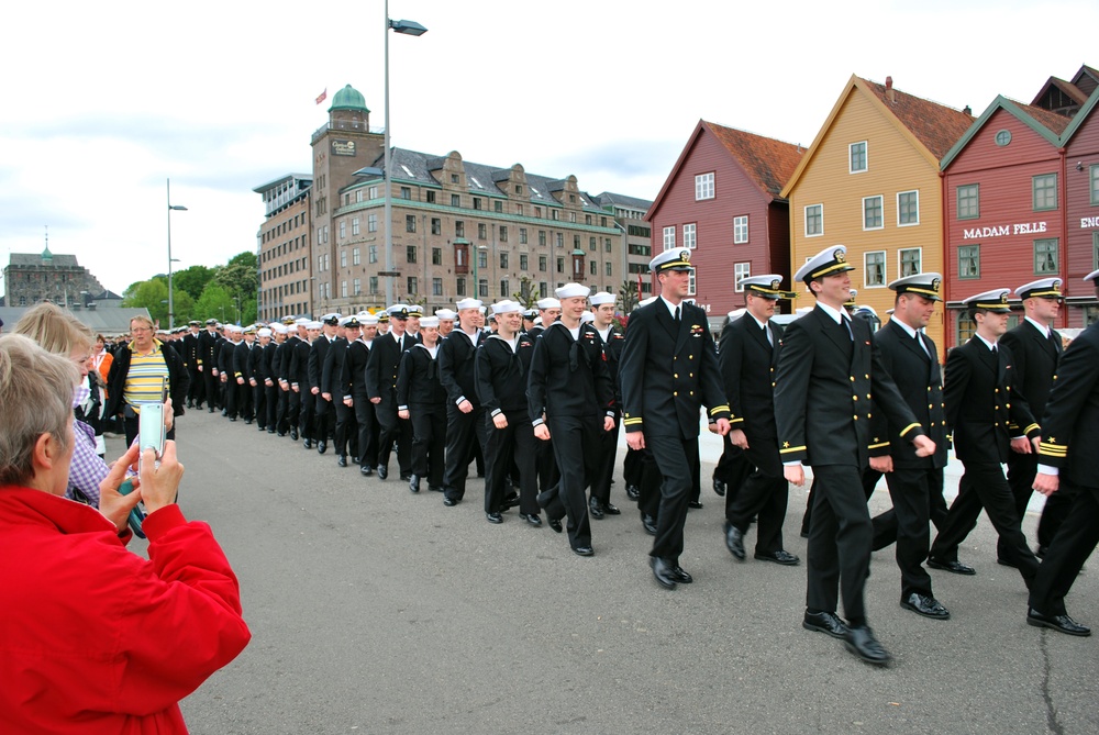 USS New Hampshire celebrates submarine birthday in Norway