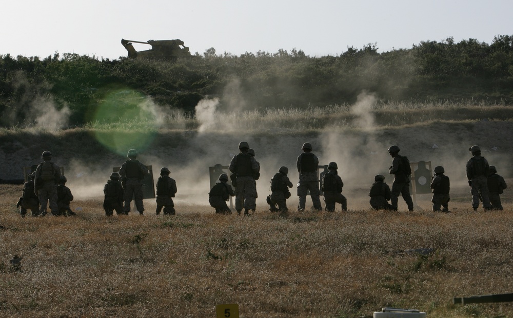 22nd Marine Expeditionary Unit trains with Greek Marines