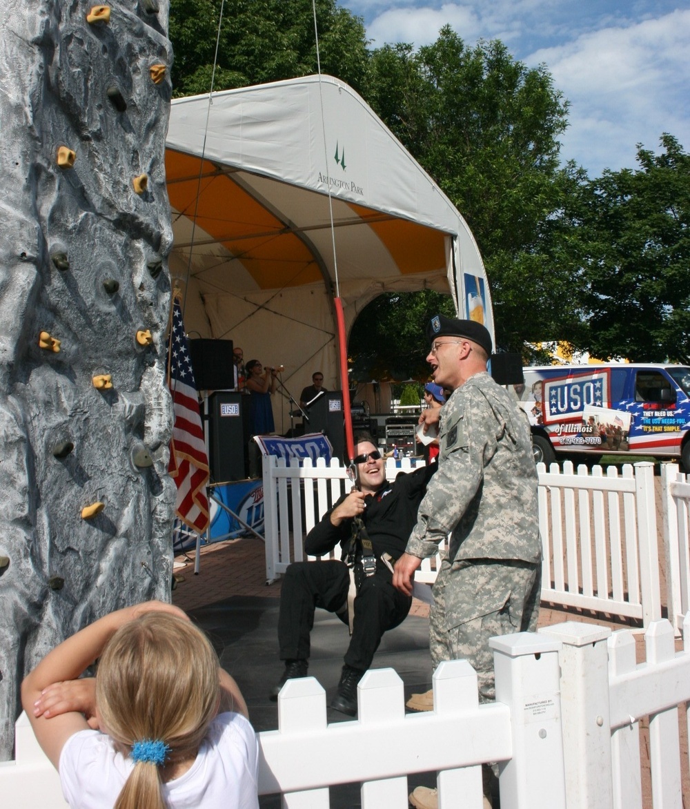 Chicagoland Soldiers and the USASOC 'Black Daggers' Participate in 'Salute to the Troops' Day